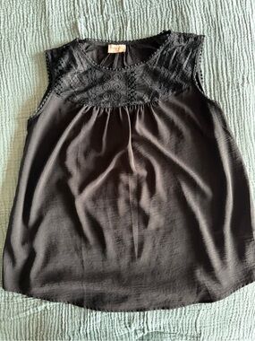 Sleeveless Black Lace Yoke Camisole